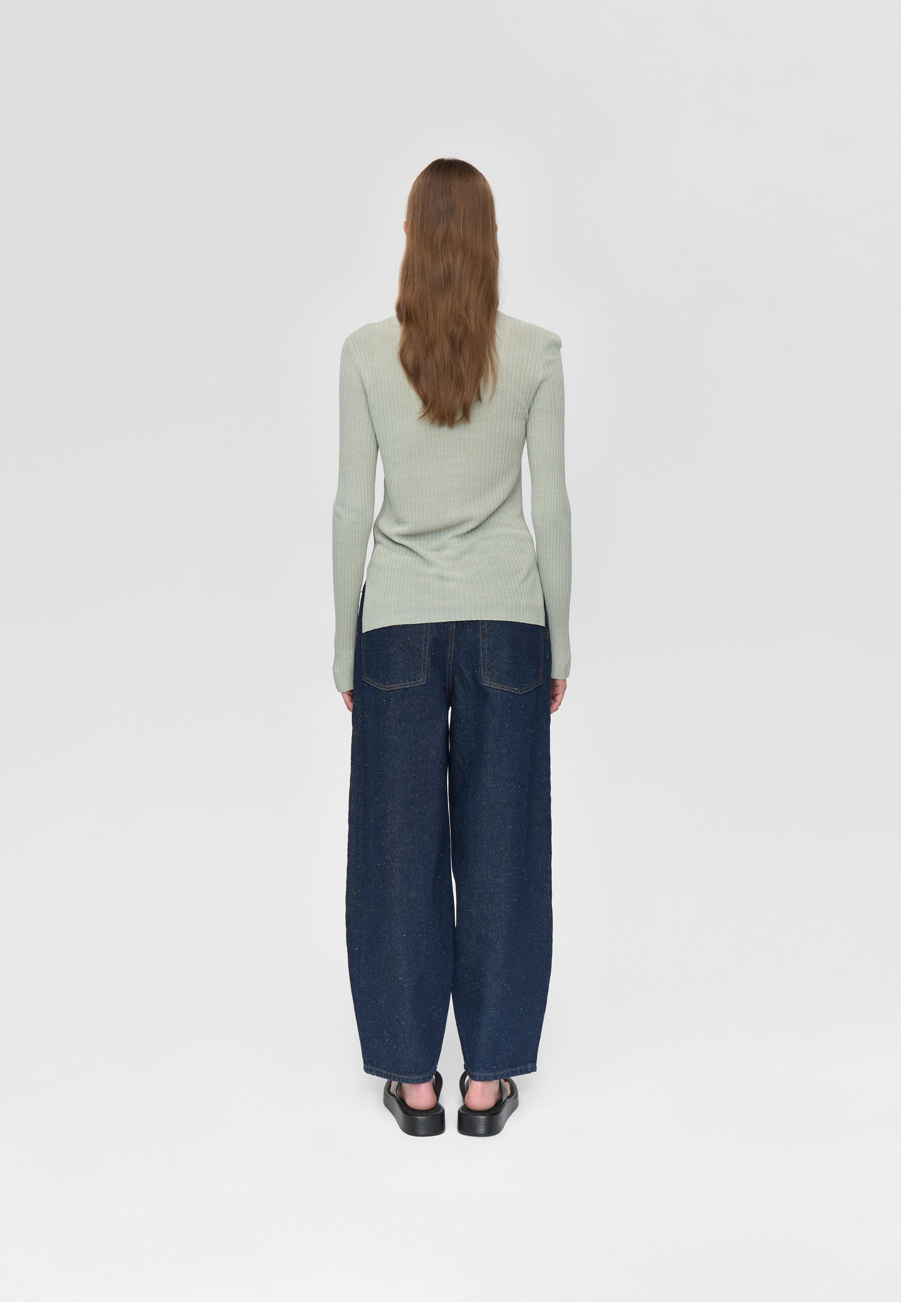 minimum female Dahlia jumper 4152 Jumper 0110 Desert Sage