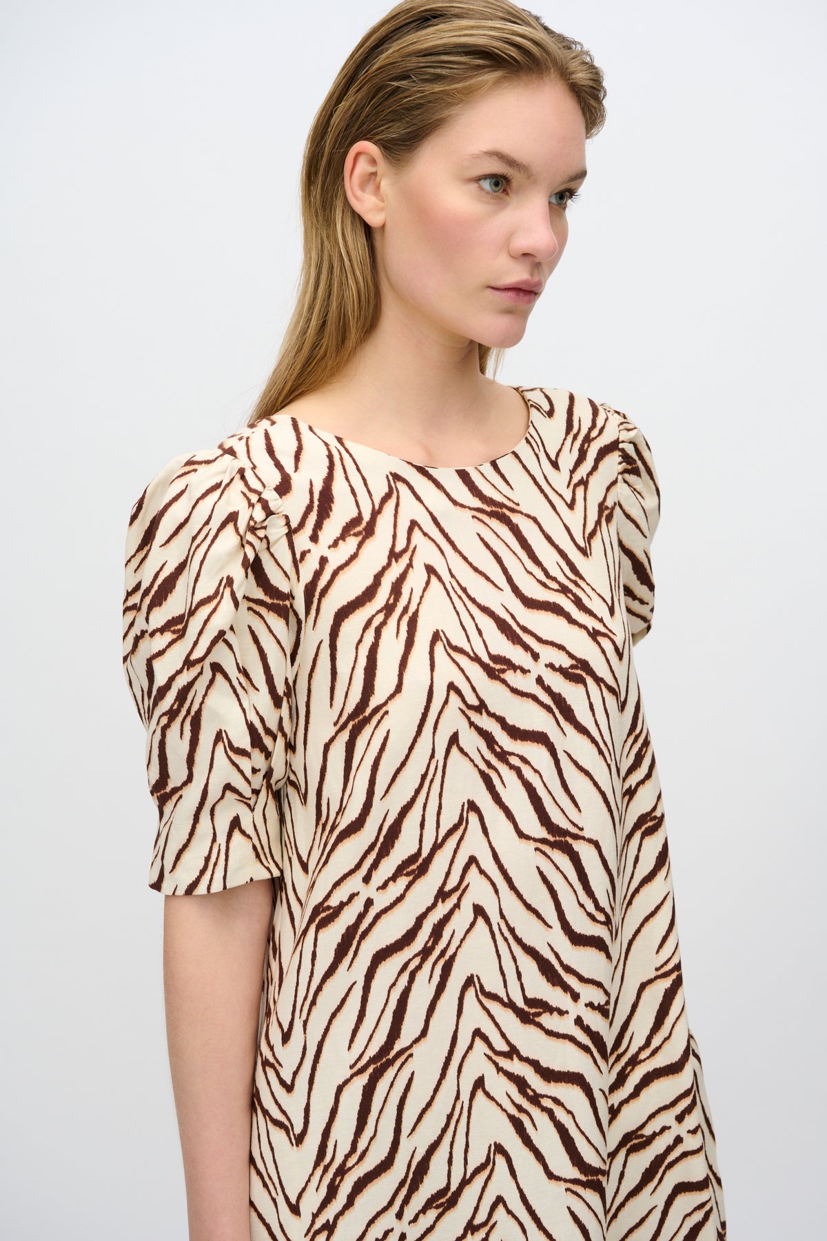 minimum female Dalia a-line linen blend dress 4263 Short Dress 1235 Sandstorm