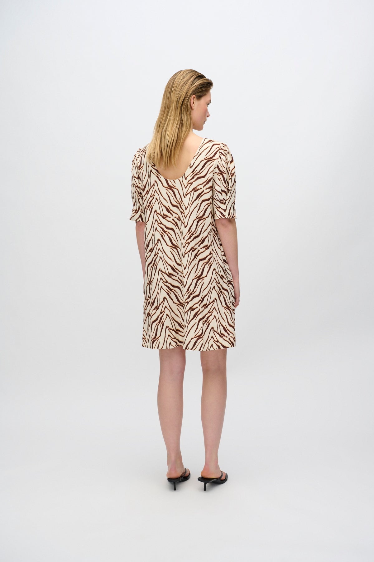 minimum female Dalia a-line linen blend dress 4263 Short Dress 1235 Sandstorm