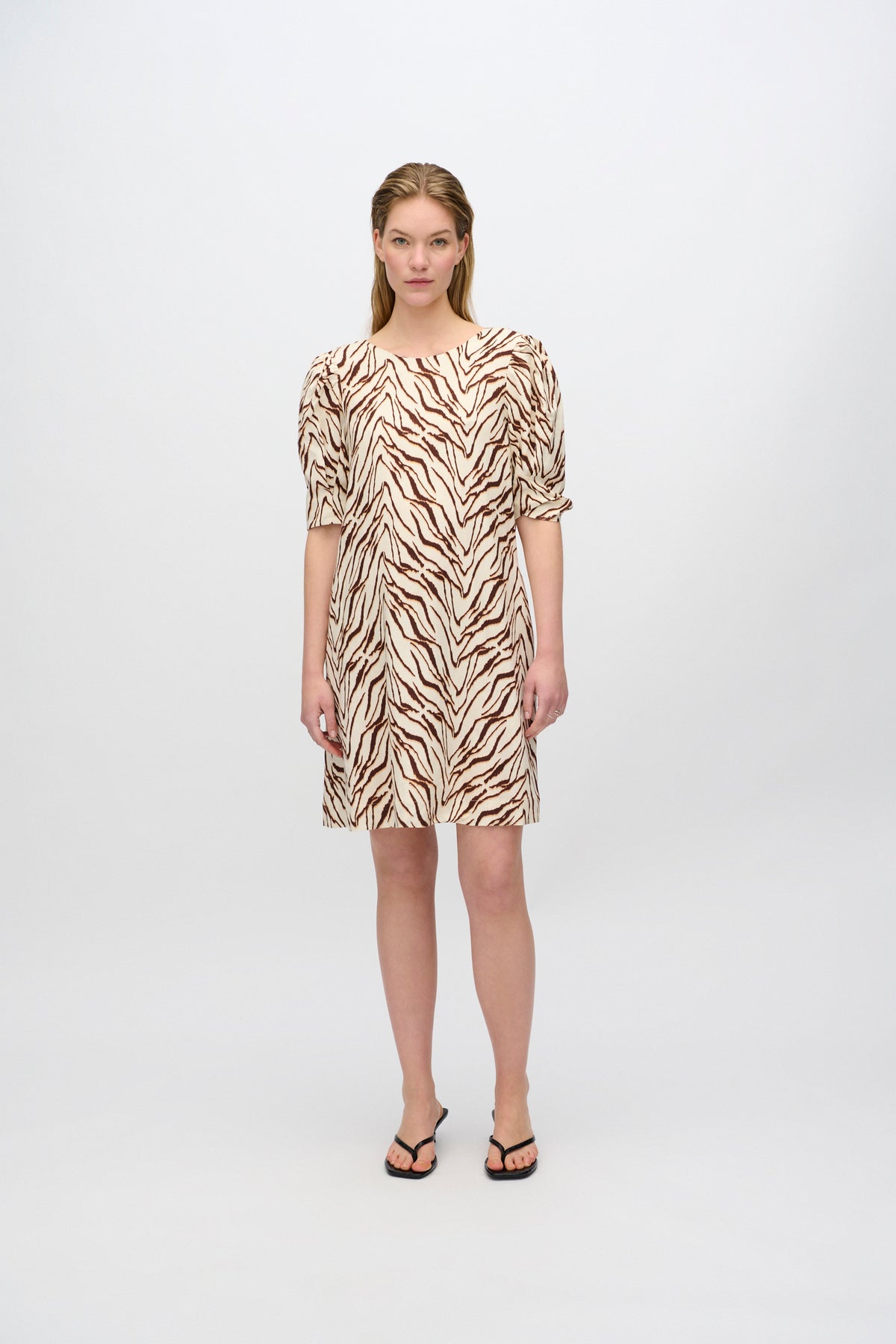 minimum female Dalia a-line linen blend dress 4263 Short Dress 1235 Sandstorm