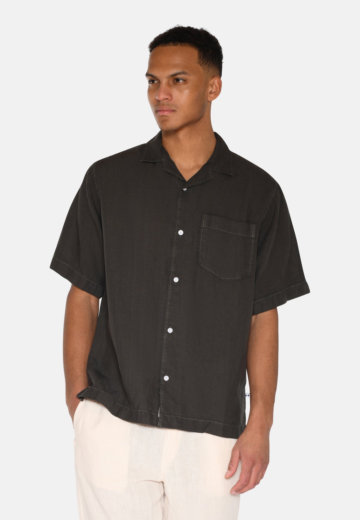 minimum male Hayden Shirt 4385 Short Sleeved Shirt 4006 Caviar
