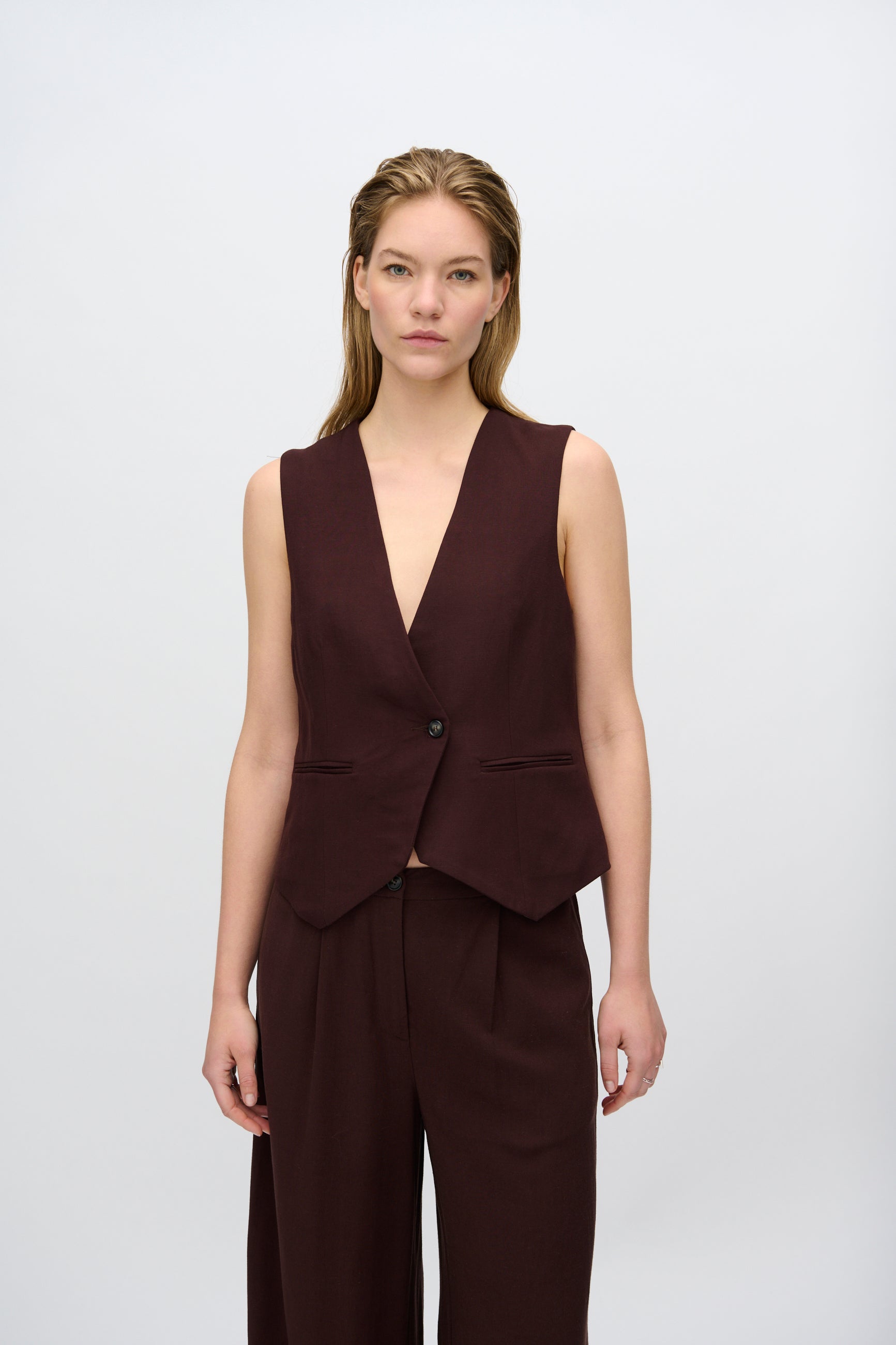 minimum female Melina fitted vest 3069 Waistcoat 1910 French Roast