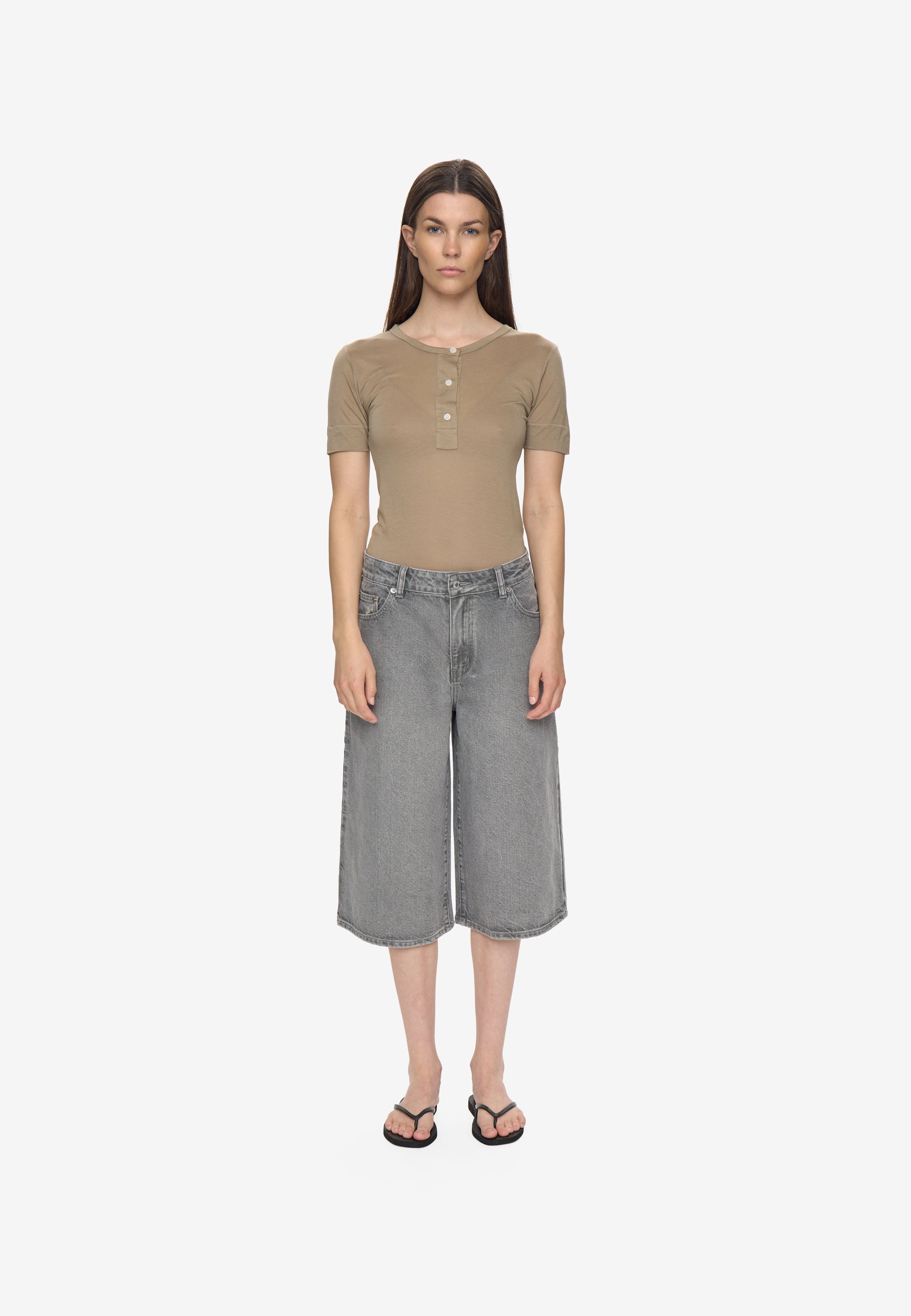 minimum female Alva mw long shorts 2461 Shorts 910 Light Grey