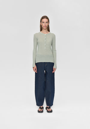 minimum female Dahlia jumper 4152 Jumper 0110 Desert Sage