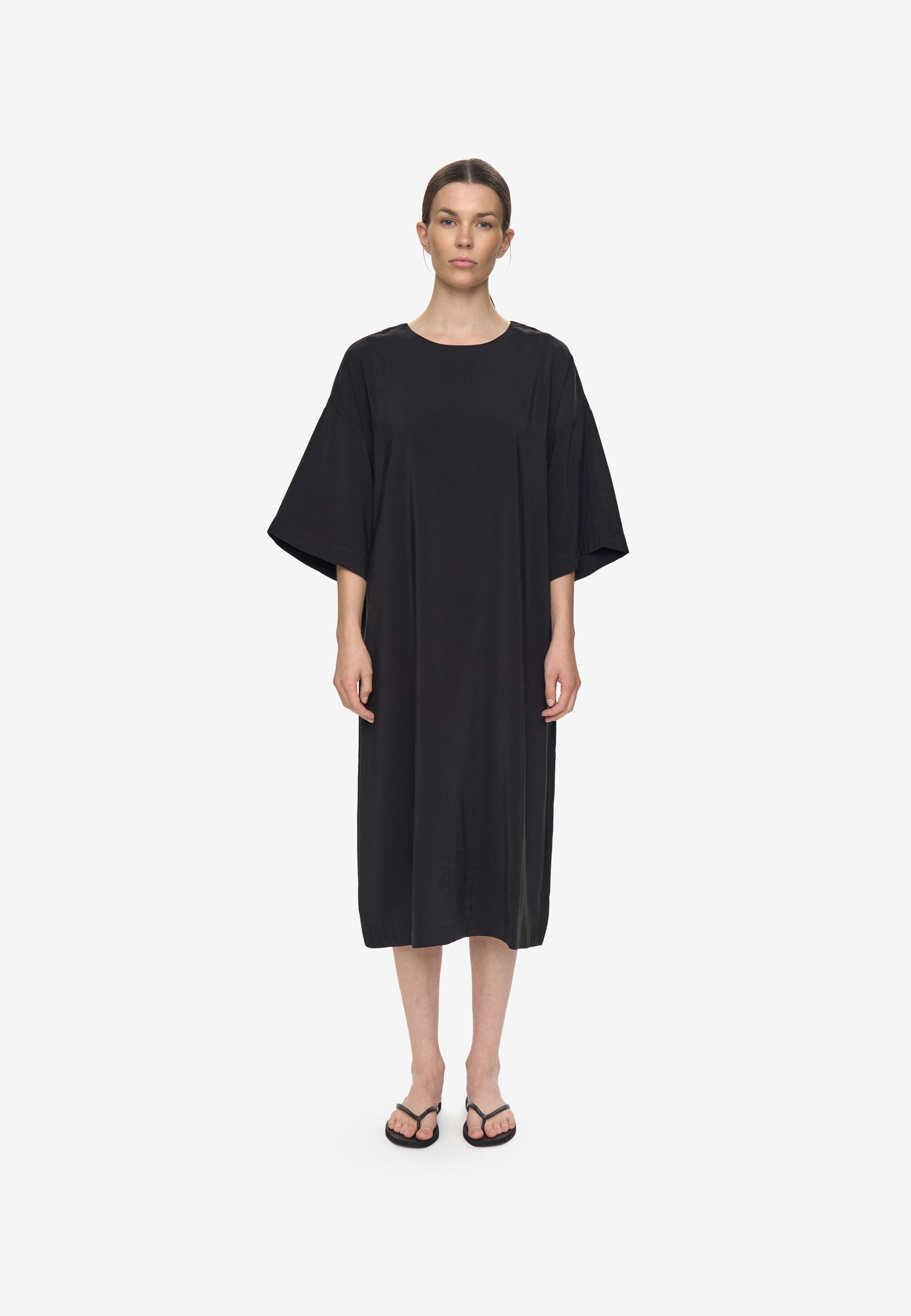 minimum female Lyra midi ss dress 3780 Midi Dress 999 Black