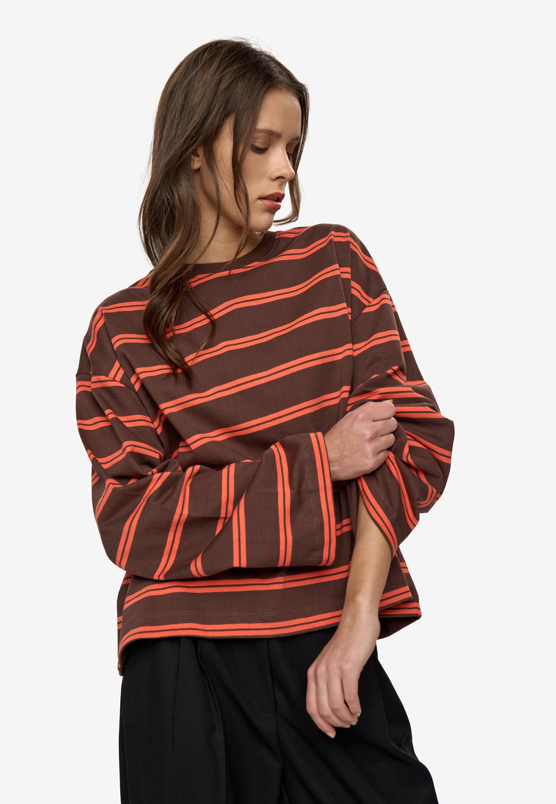 minimum female Mirabelle ls t-shirt G4886 Long Sleeved T-shirt 1215 Shaved Chocolate